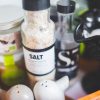 Sal y especias en la cocina - Pexels