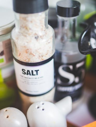 Sal y especias en la cocina - Pexels