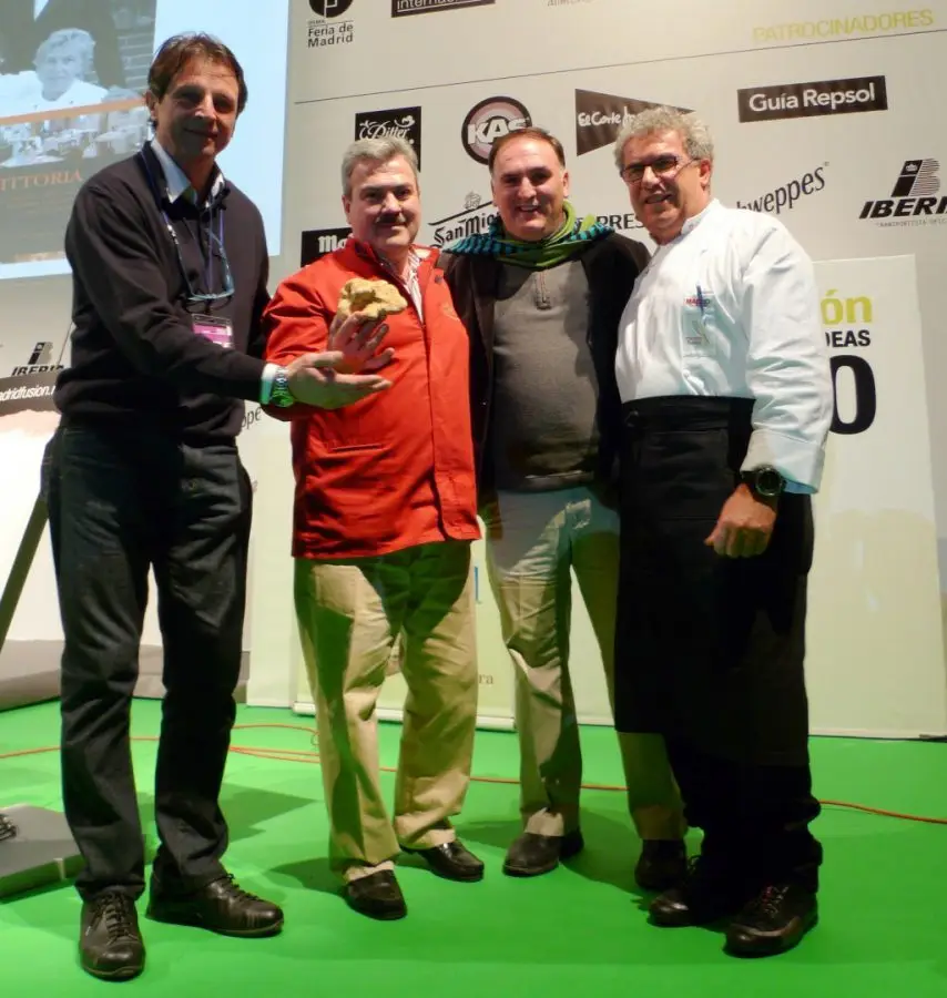 El propietario de Gold Gourmet Luis Pacheco y el propio subastador, José Andrés El propietario de Gold Gourmet Luis Pacheco y el propio subastador, José Andrés