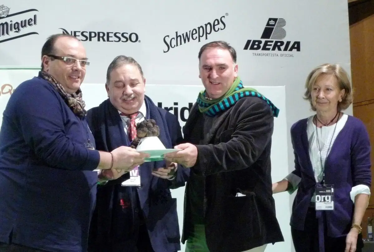 Esmeralda Capell y el cocinero asturiano José Andrés 1 Esmeralda Capell y el cocinero asturiano José Andrés 1