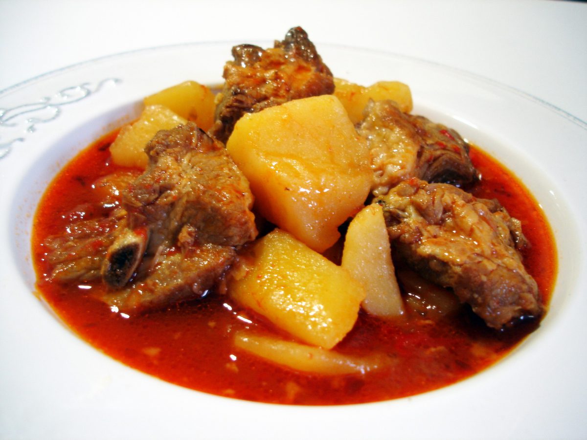 Patatas con costillas de cerdo