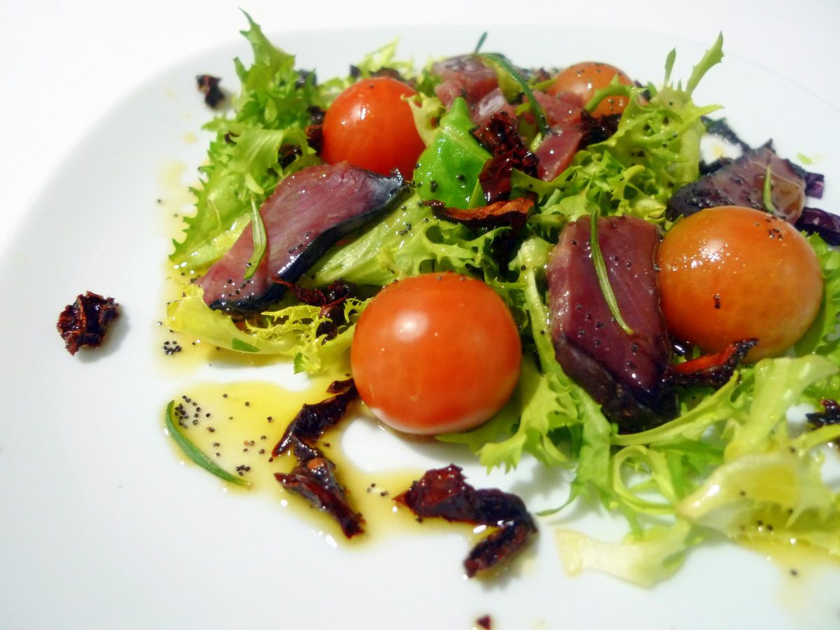 Ensalada de bonito en salazón