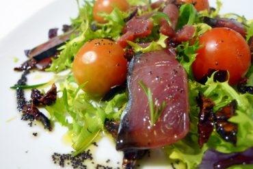 Ensalada de bonito en salazón