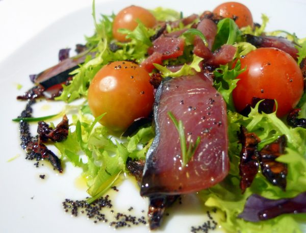 Ensalada de bonito en salazón