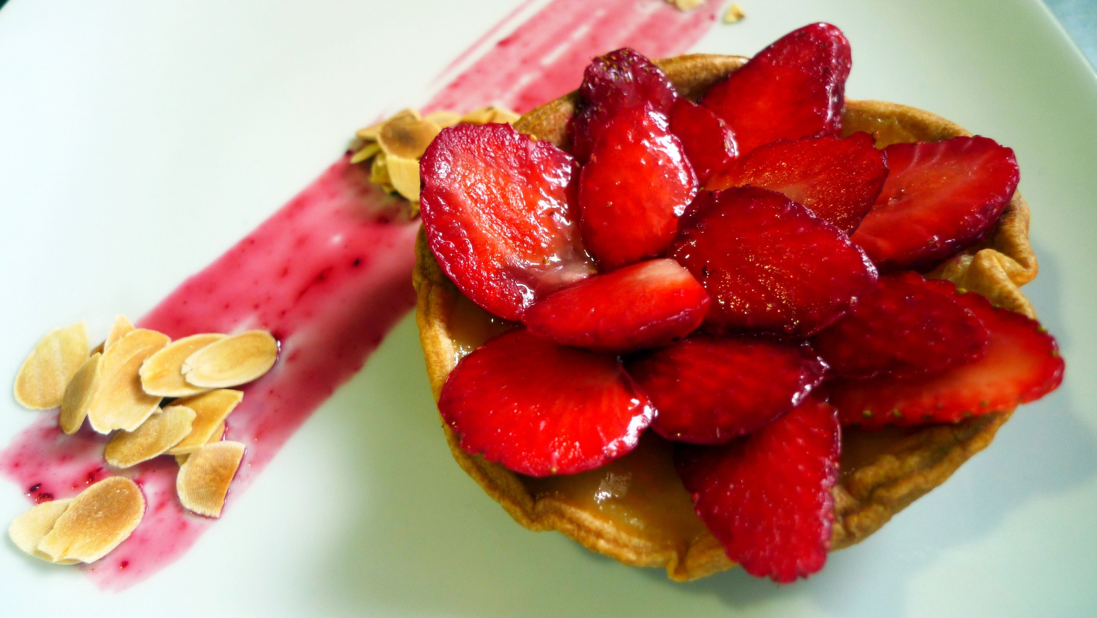 Tartaletas de crema pastelera y fresas