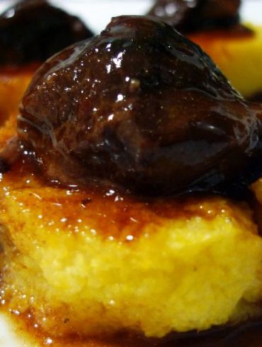 Caprichos de cerdo sobre polenta (2)