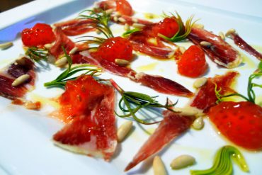 Ensalada de germinados de piñón y jamón ibérico1