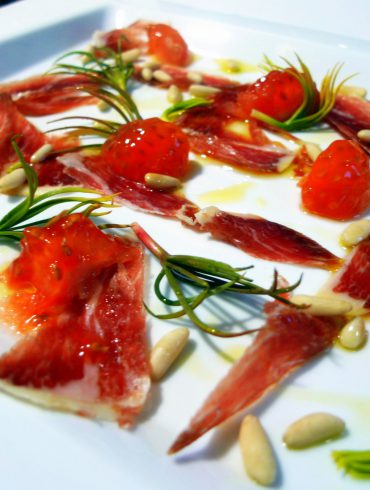 Ensalada de germinados de piñón y jamón ibérico1