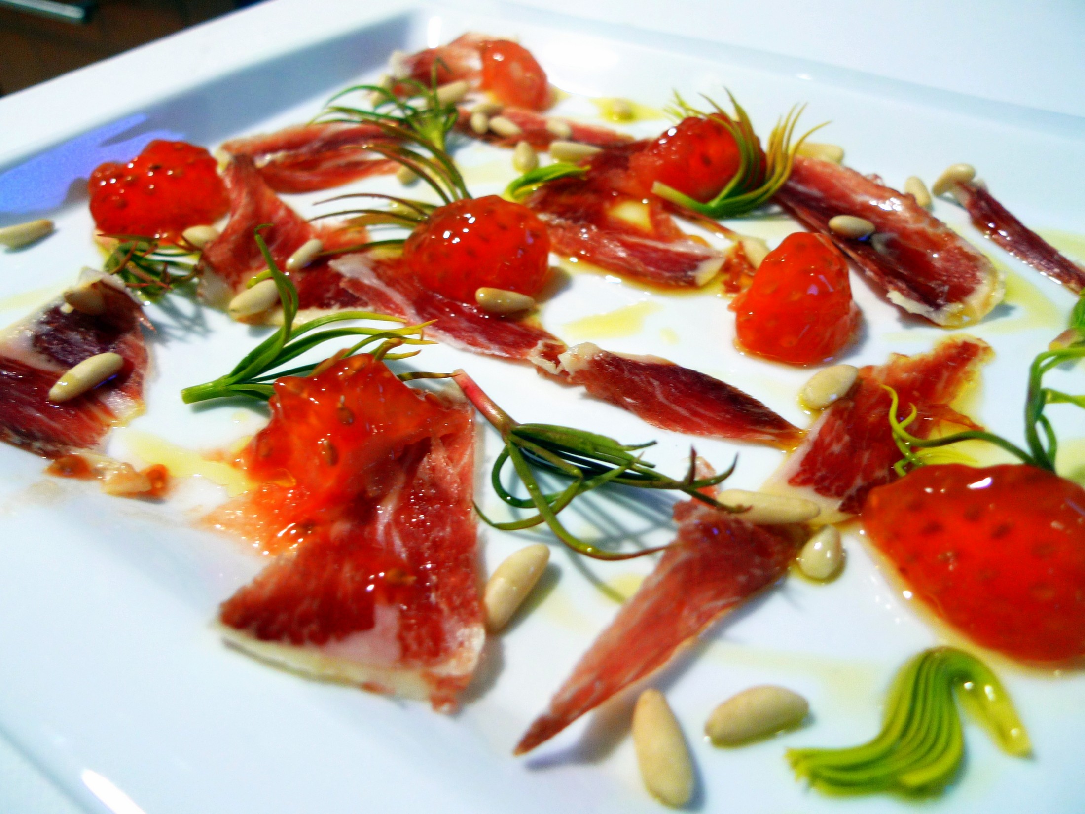 Ensalada de germinados de piñón y jamón ibérico1