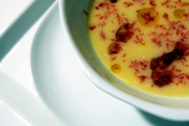 Puré de lentejas rojas con jamón ibérico