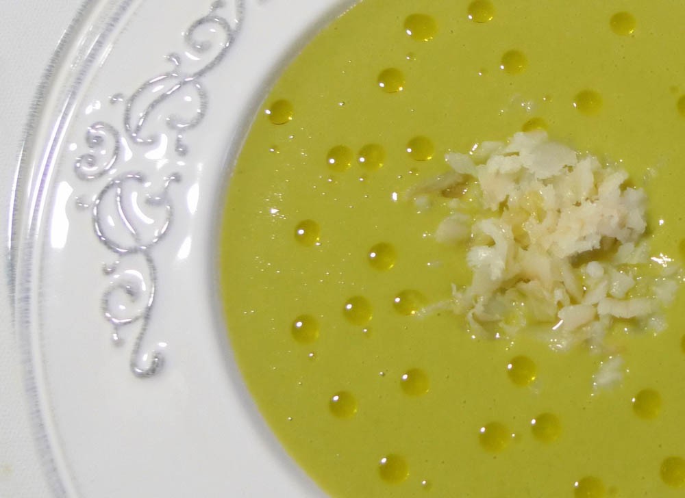 Crema de guisantes con bacalao