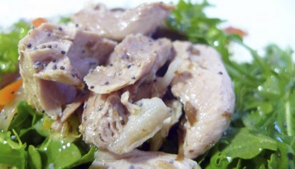 Ensalada de rúcula y pavo estofado