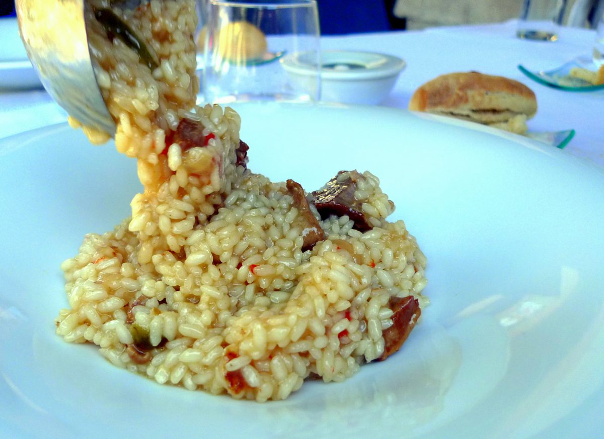 Arroz meloso de gallo y secreto ibérico