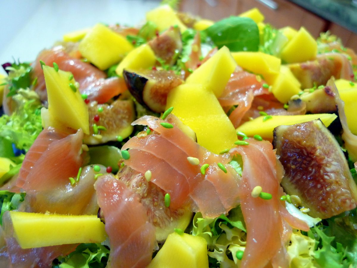 Receta de ensalada de salmon, mango e higos