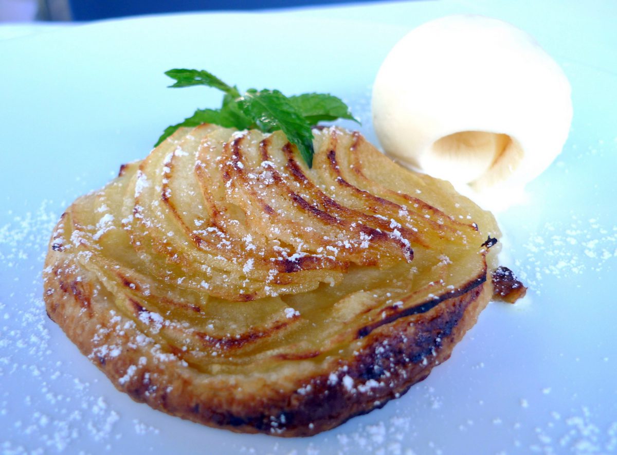 Tarta de manzana y helado