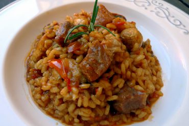 Arroz con pollo de corral y secreto de cerdo ibérico