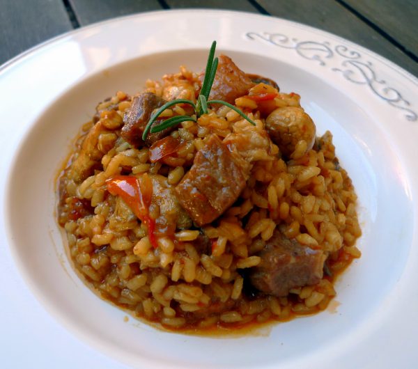 Arroz con pollo de corral y secreto de cerdo ibérico