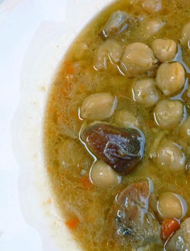 Garbanzos con rape y níscalos