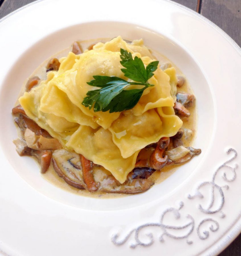 Raviolis con salsa de setas