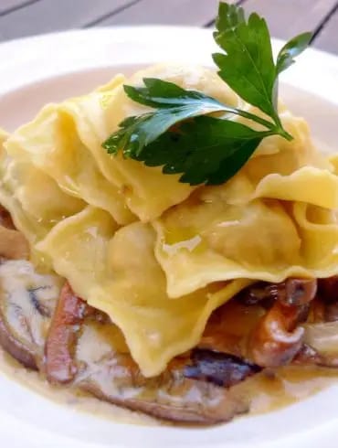 Receta de Raviolis rellenos de boletus en salsa de níscalos