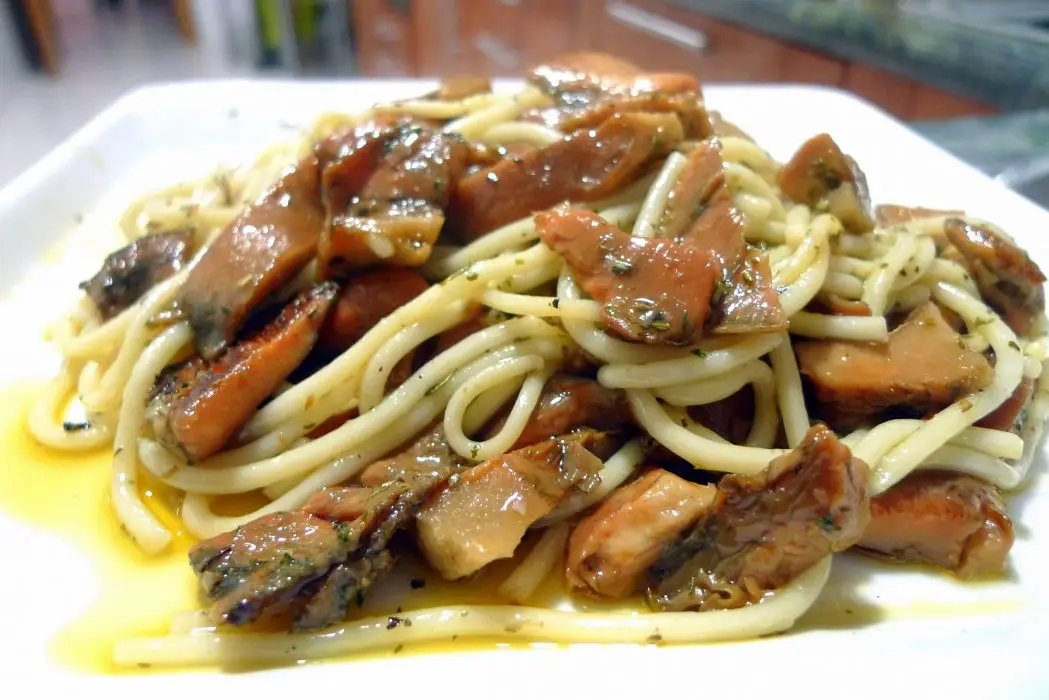 Receta de Espaguetis con níscalos Receta de Espaguetis con níscalos