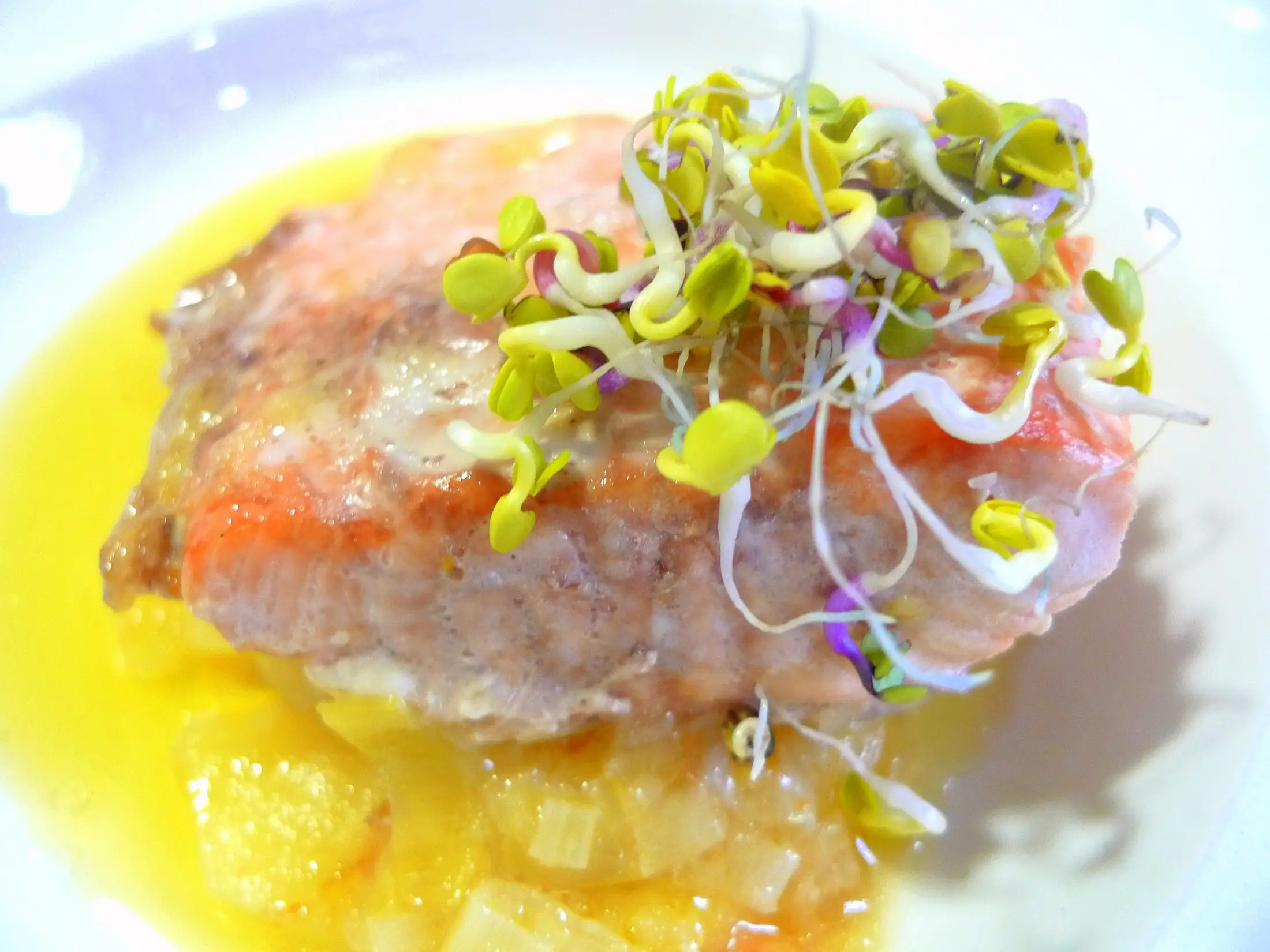 Salmón al horno en su jugo Receta de salmón al horno en su jugo