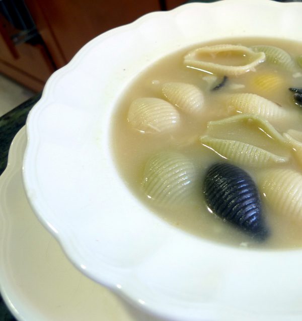 Sopa de pescado y pasta