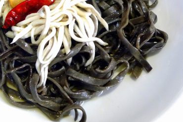 Tallarines con Gulas® al ajillo