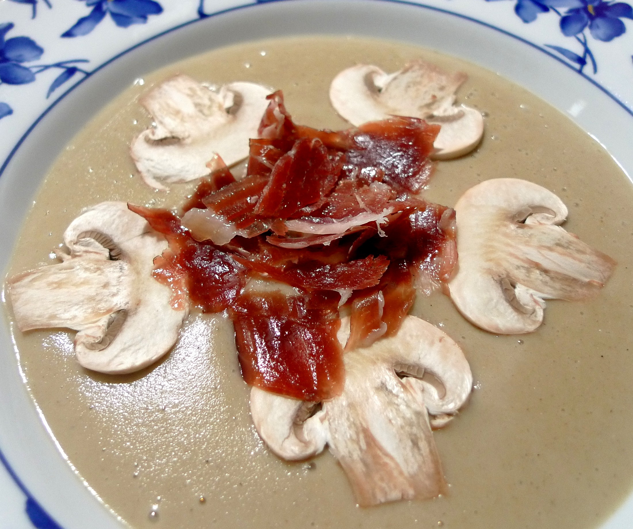 Crema de champiñones con Jamón