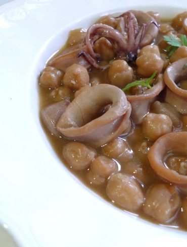 Guiso de Garbanzos con calamares