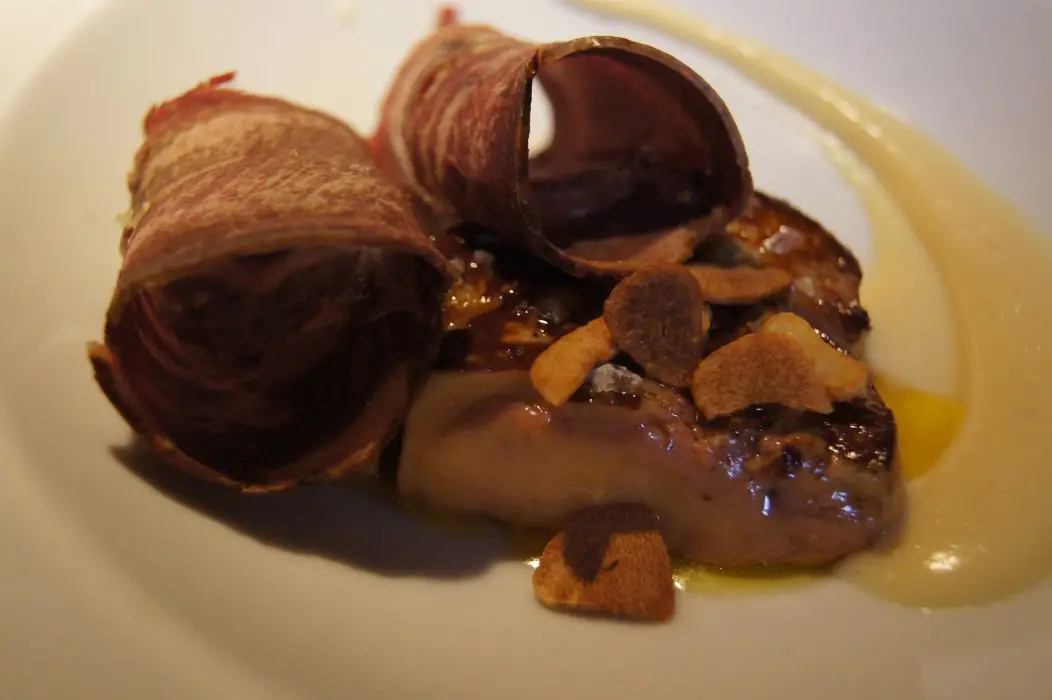 Restaurante Dámaso - Crema de ajoarriero, foie fresco a la plancha y lengua de vaca ahumada (3) Restaurante Dámaso- Crema de ajoarriero, foie fresco a la plancha y lengua de vaca ahumada