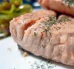 Salmón confitado con guarnición salmon confitado