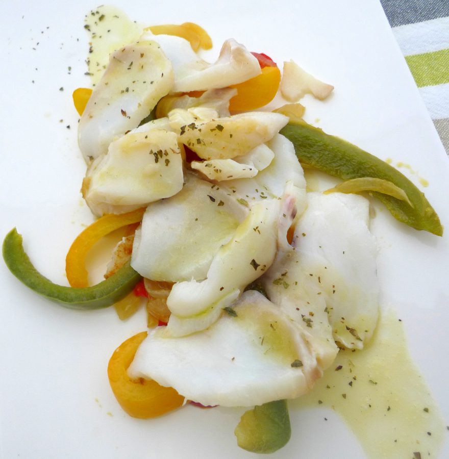 Ensalada de bacalo Skrei, con pimientos asados y su pil pil