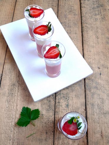 Gazpacho de Fresas con espuma de queso 1