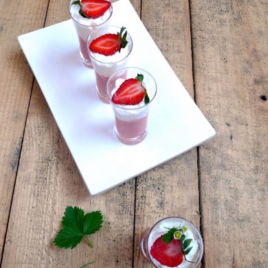 Gazpacho de Fresas con espuma de queso 1