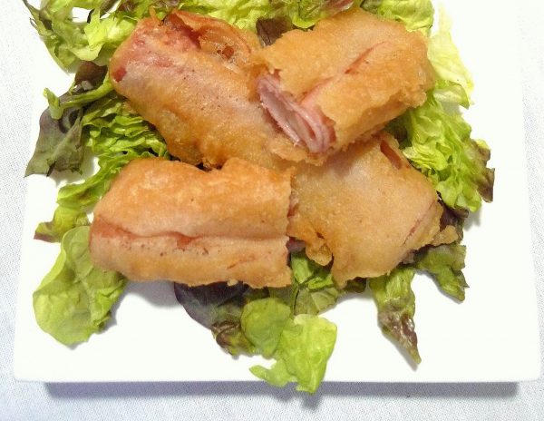 Rollitos de jamón York y queso en tempura