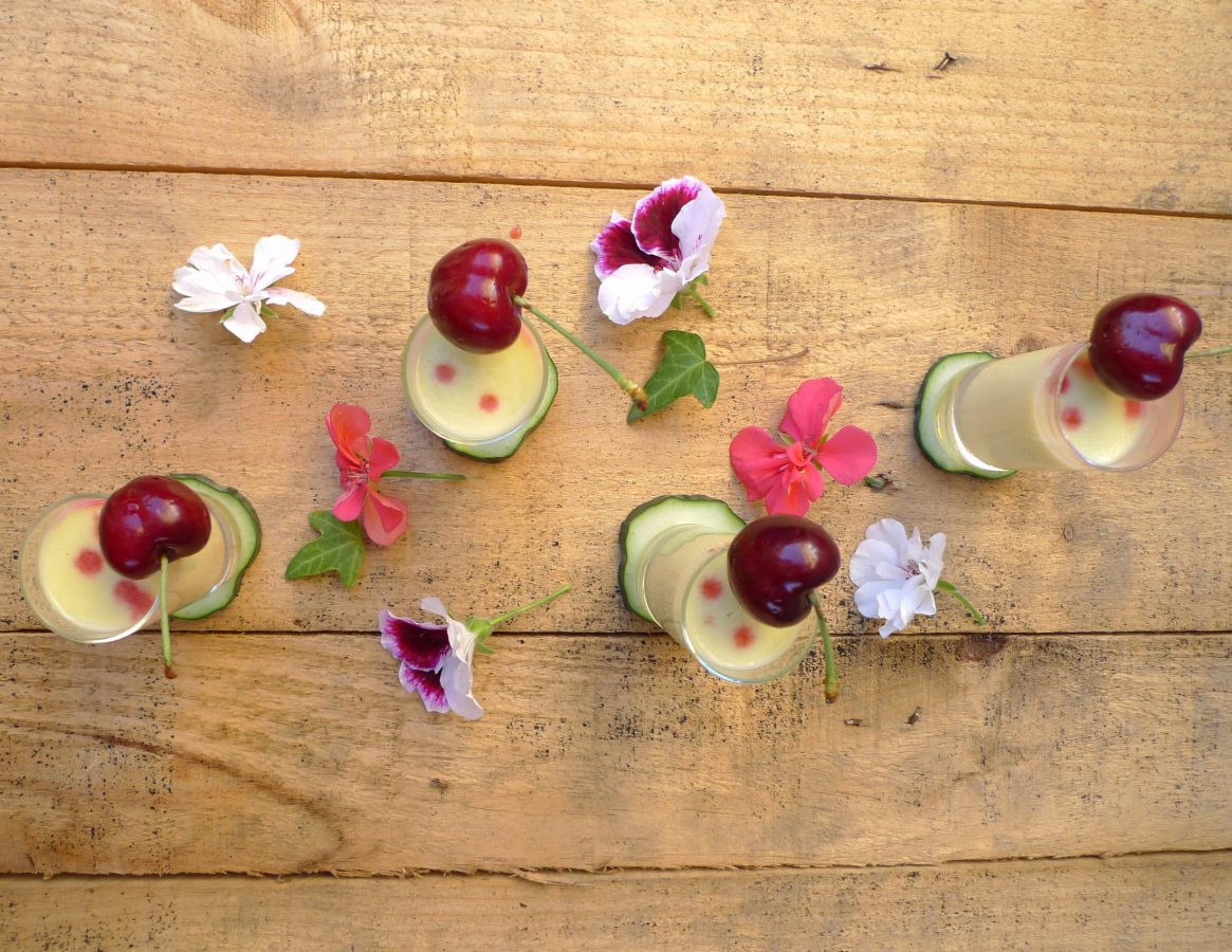 Crema de pepino, yogur y melocotón