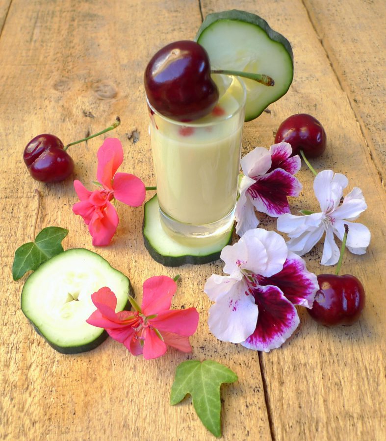 Crema de pepino, yogur y melocotón