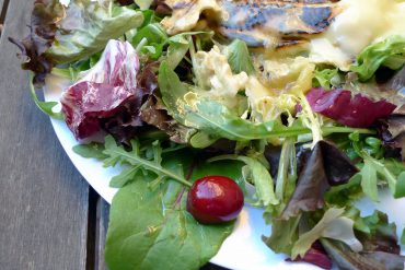 Ensalada de cerezas con queso brie a la plancha1