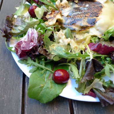 Ensalada de cerezas con queso brie a la plancha1