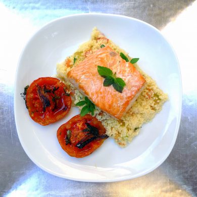 Salmón con cuscús y tomates asados