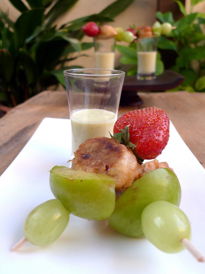 Crema de pepino y ciruelas con brocheta de frutas 5