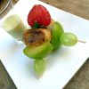 Crema de pepino y ciruelas con brocheta de frutas 9