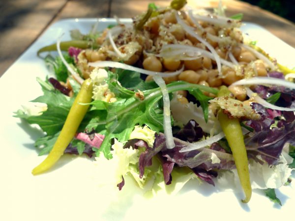 Ensalada de garbanzos con vinagreta de jengibre