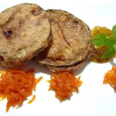 Berenjena rellena de salmón ahumado y queso