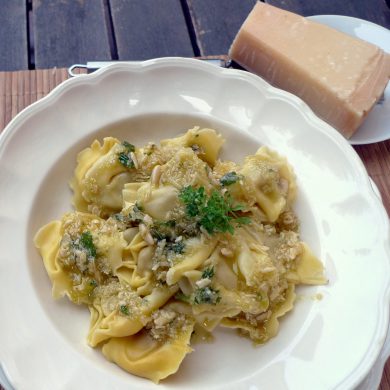 cappelletti rellenos de jamon con salsa de pesto 5