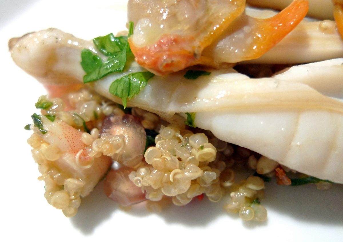 Ensalada de quinoa con granada, navajas y berberechos 1