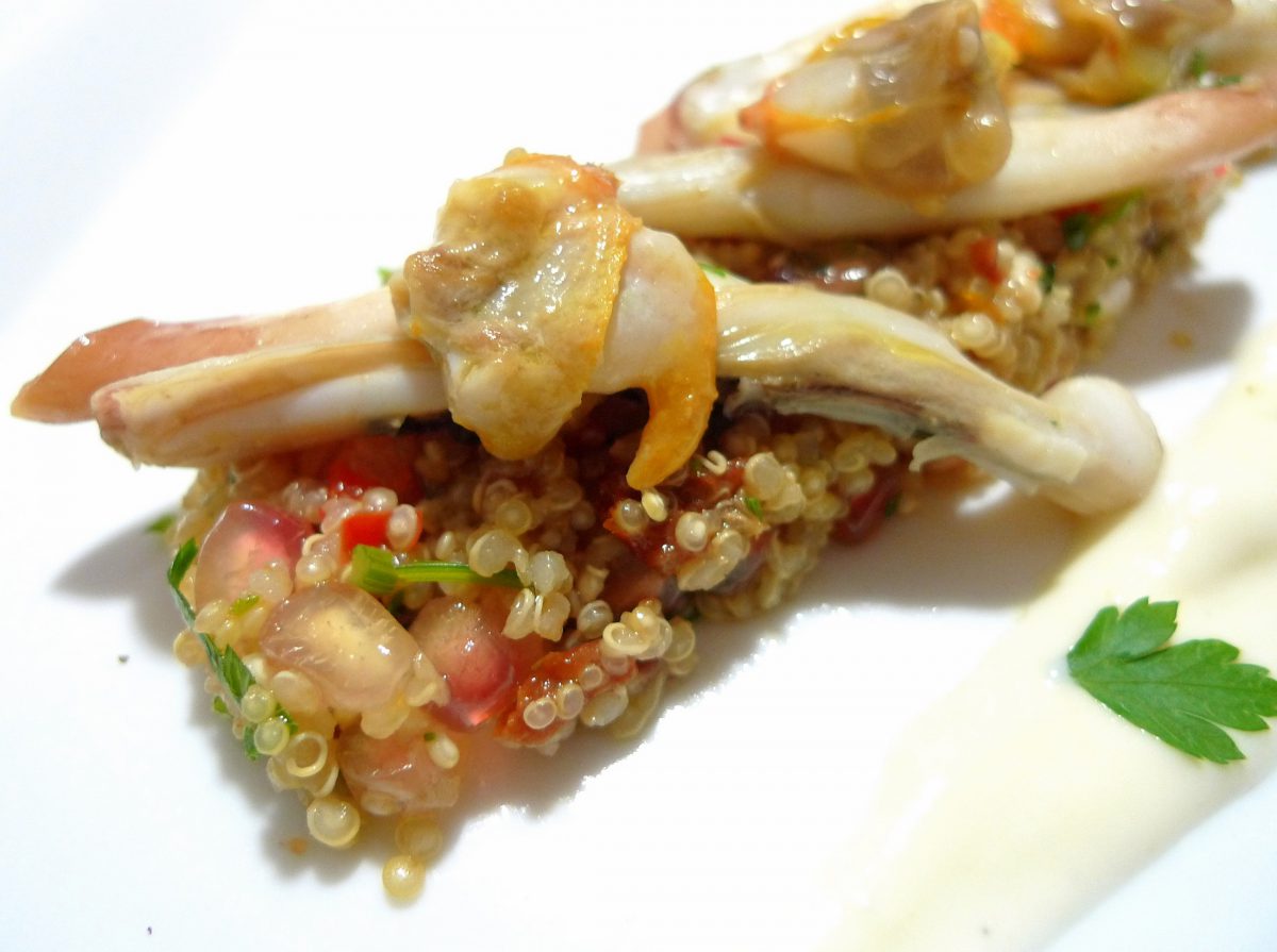 Ensalada de quinoa con granada, navajas y berberechos