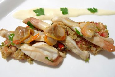 Ensalada de quinoa con granada, navajas y berberechos 2