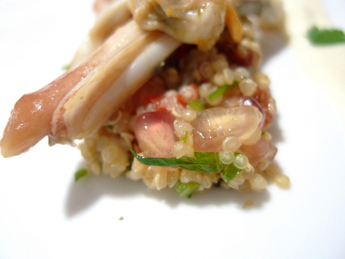 Ensalada de quinoa con granada, navajas y berberechos6